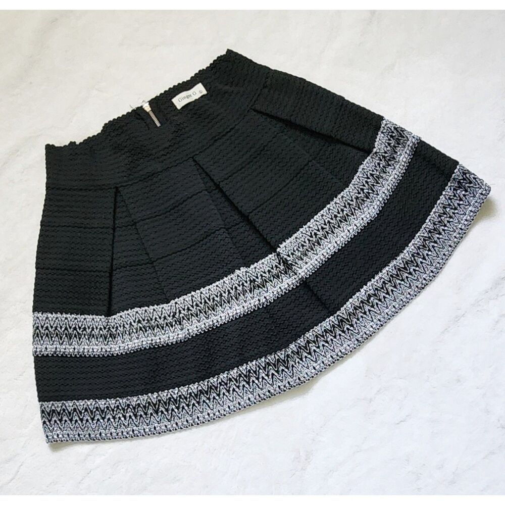 black with white stripes A-line puff skirt